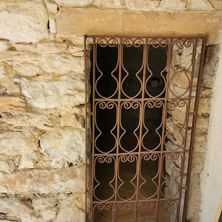 Le Du Mas Amouroux, Pres Du Mont Bouquet *